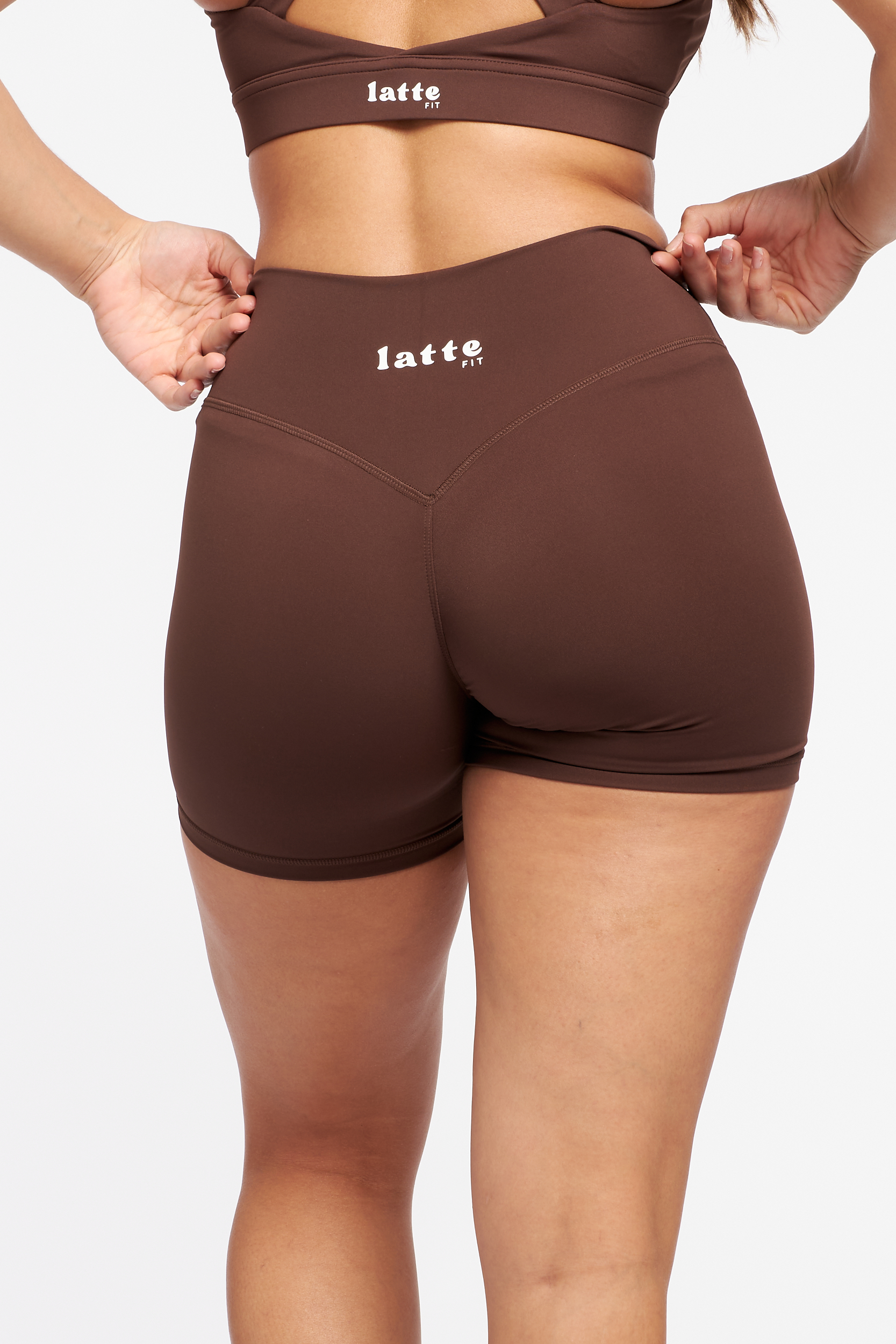 Top y short Lattefit dorso, pieza completa en marrón