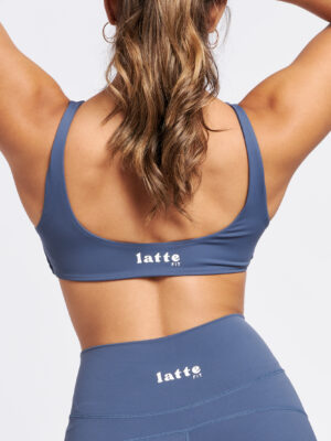 Espalda del top Frappe con logo Latte Fit